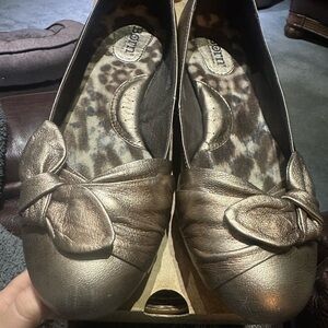 Born Gold Metallic Size 9.5 Flats